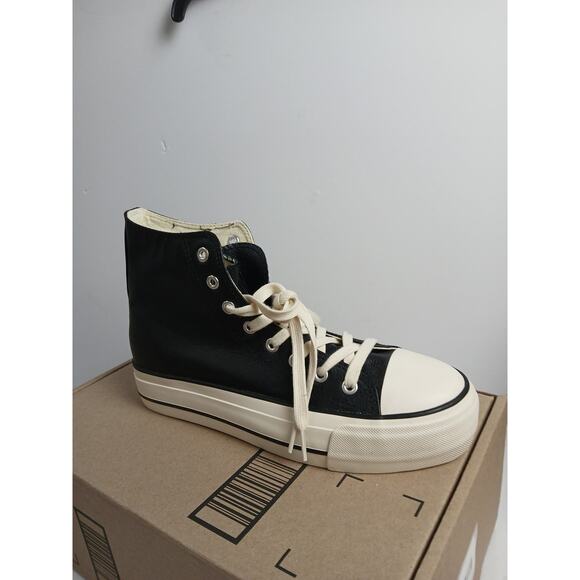 NWT Converse men’s Leather Black/Creme-Size 9 - Picture 1 of 5